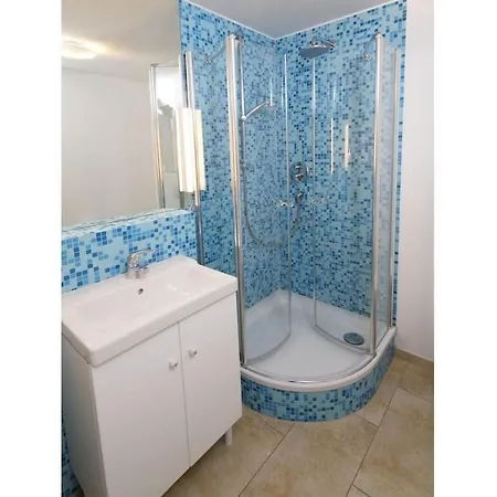 With 2 Bedrooms *